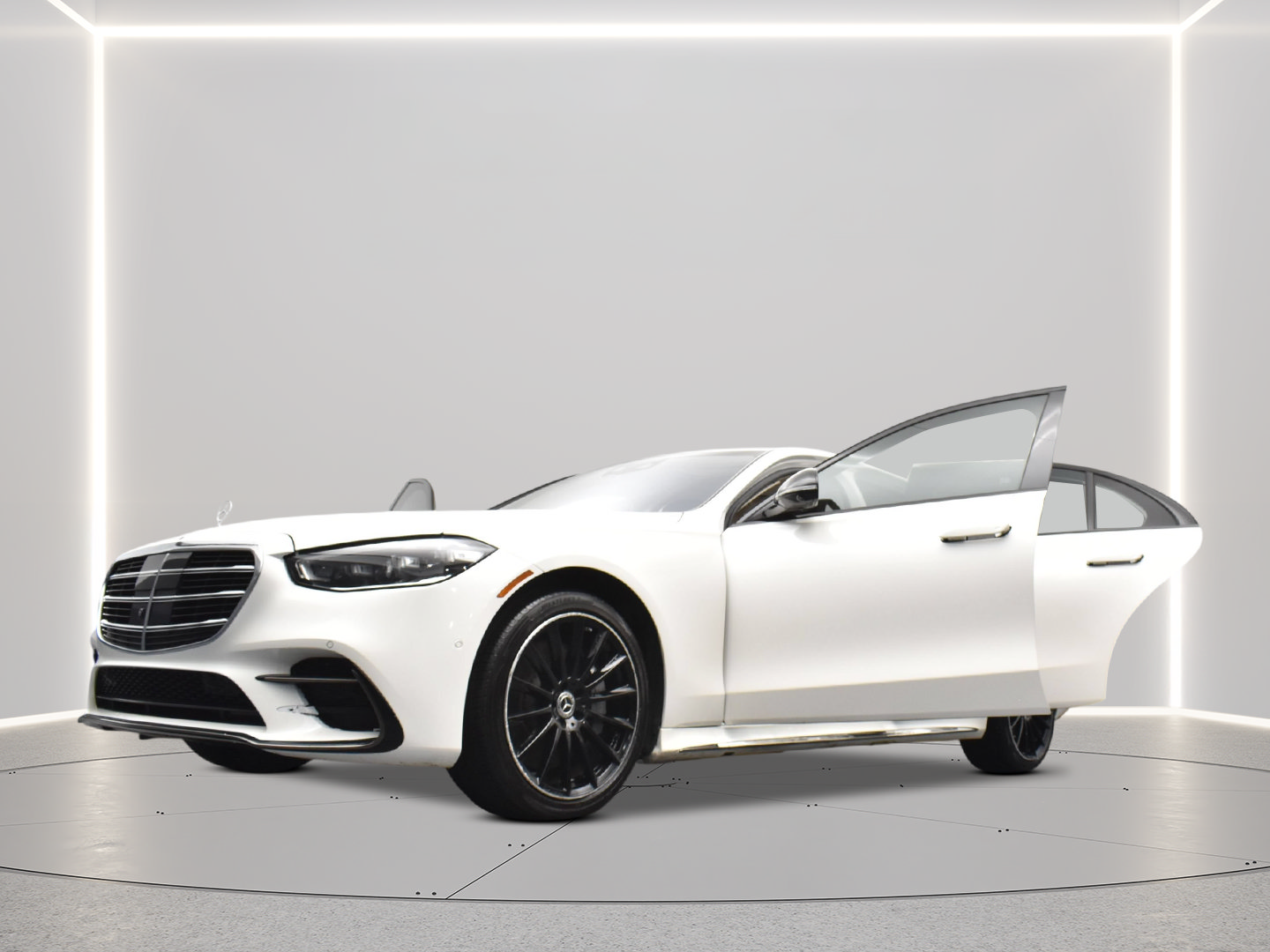 Used 2023 Mercedes-Benz S 500 4MATIC image 2