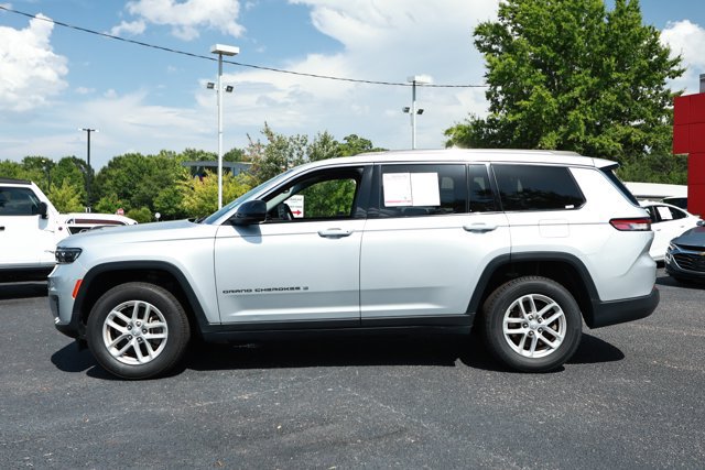 Used 2023 Jeep Grand Cherokee L Laredo RWD image 9