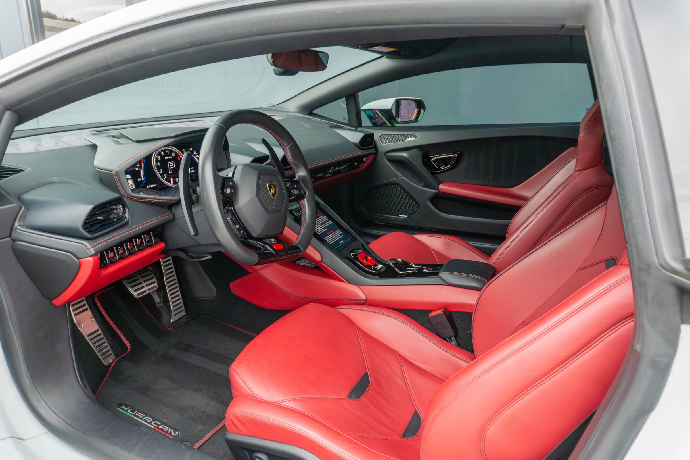 Used 2020 Lamborghini Huracan EVO image 10