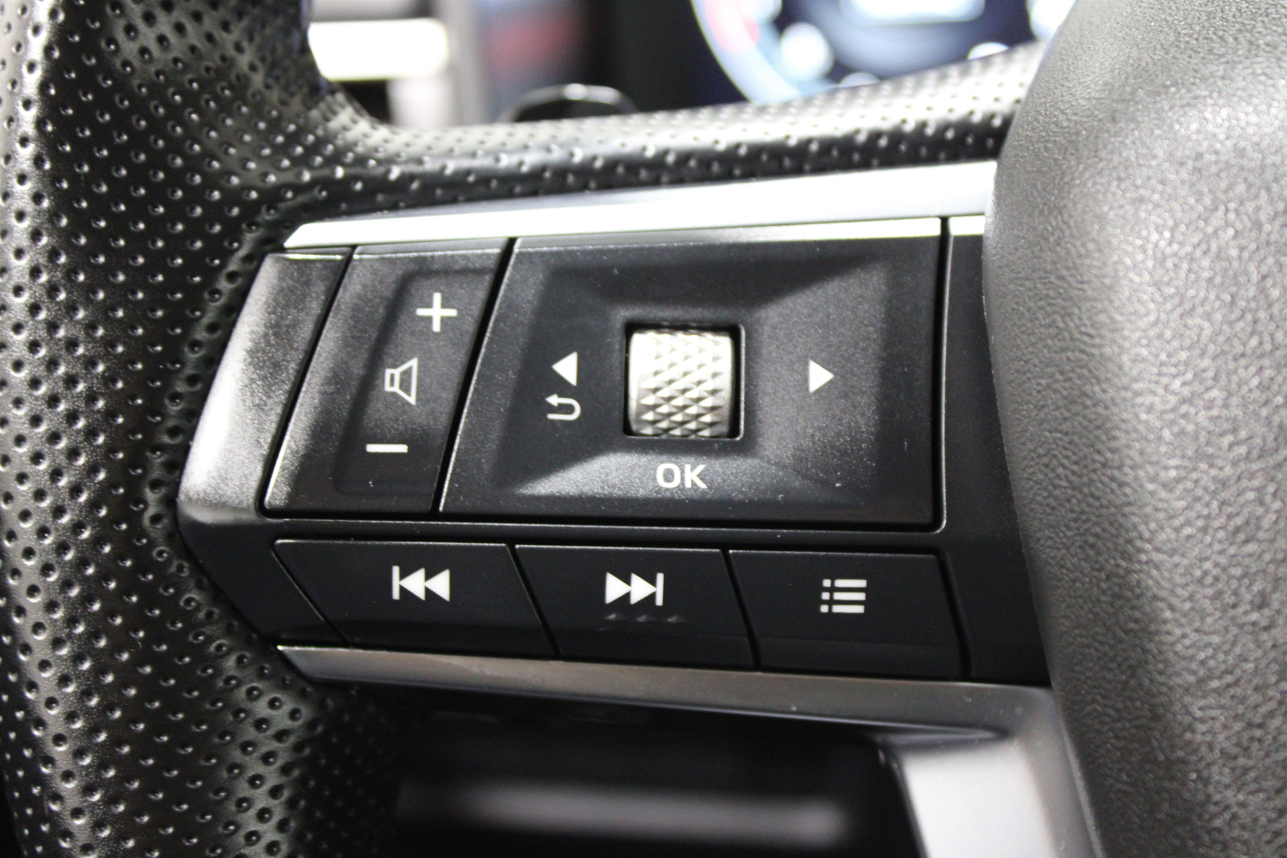 Used 2024 Mitsubishi Outlander SEL image 8