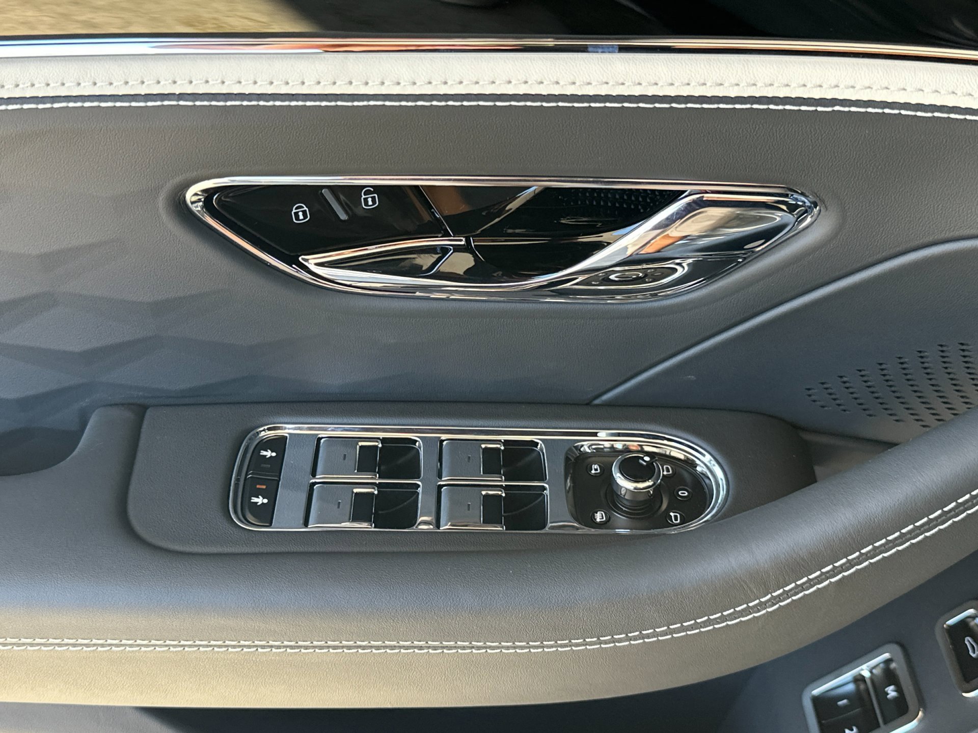 New 2025 Bentley Flying Spur Speed image 14