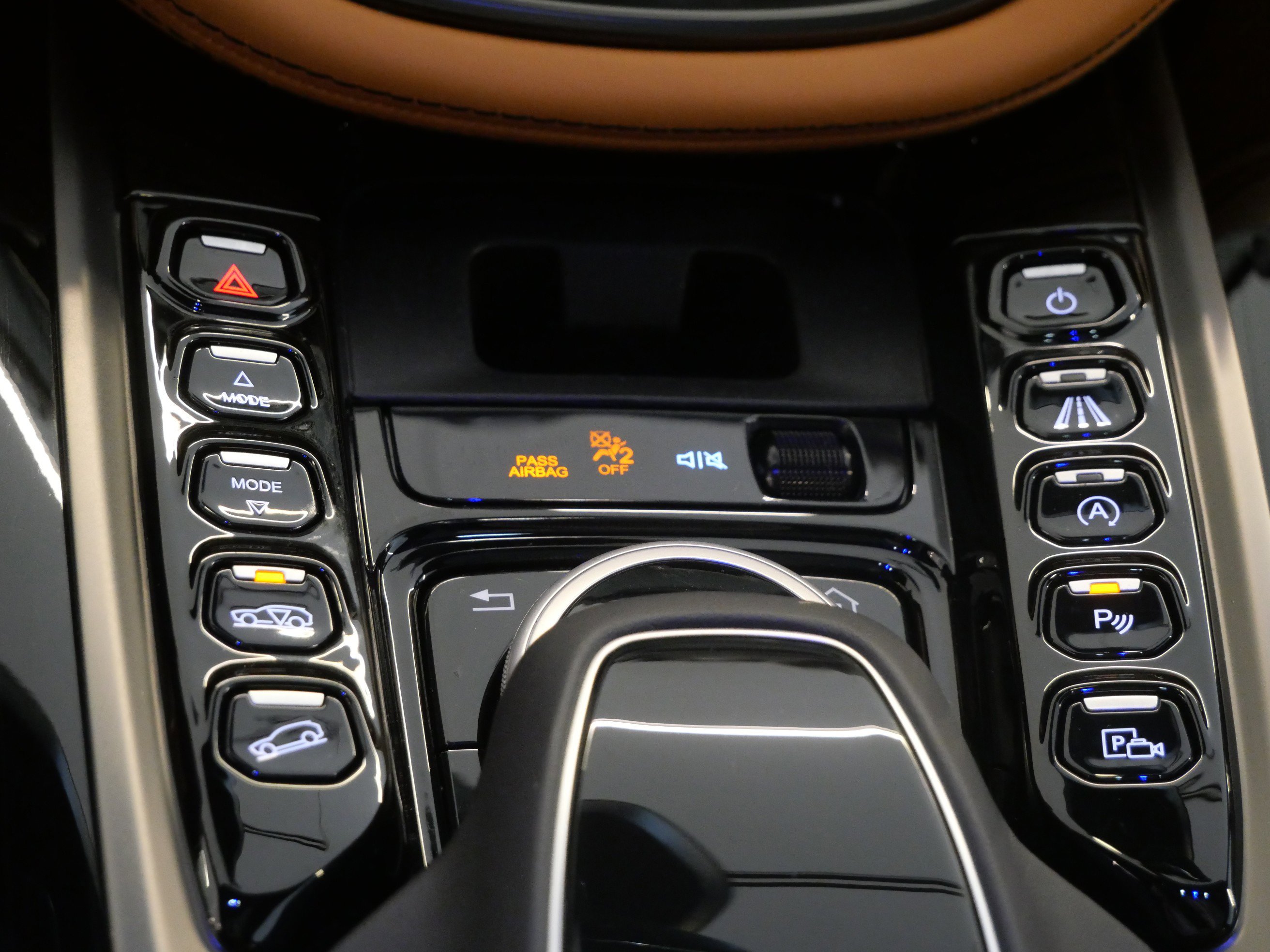 Used 2023 Aston Martin DBX image 31