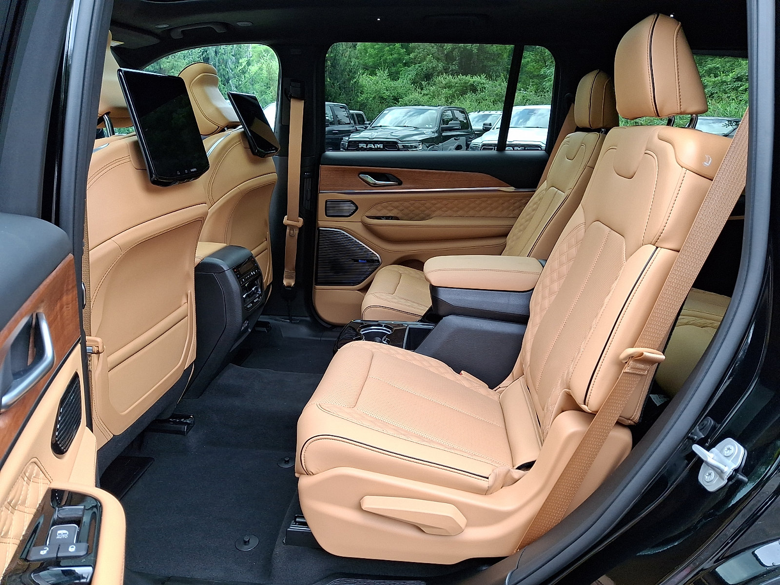 Certified 2025 Jeep Grand Cherokee L Summit AWD/4WD image 10