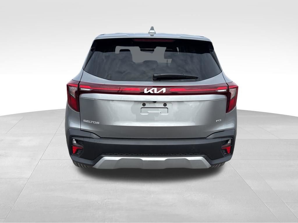 Certified 2025 Kia Seltos LX image 9