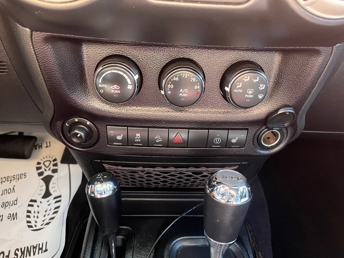 Used 2018 Jeep Wrangler Unlimited Rubicon w/ Connectivity Group AWD/4WD image 15