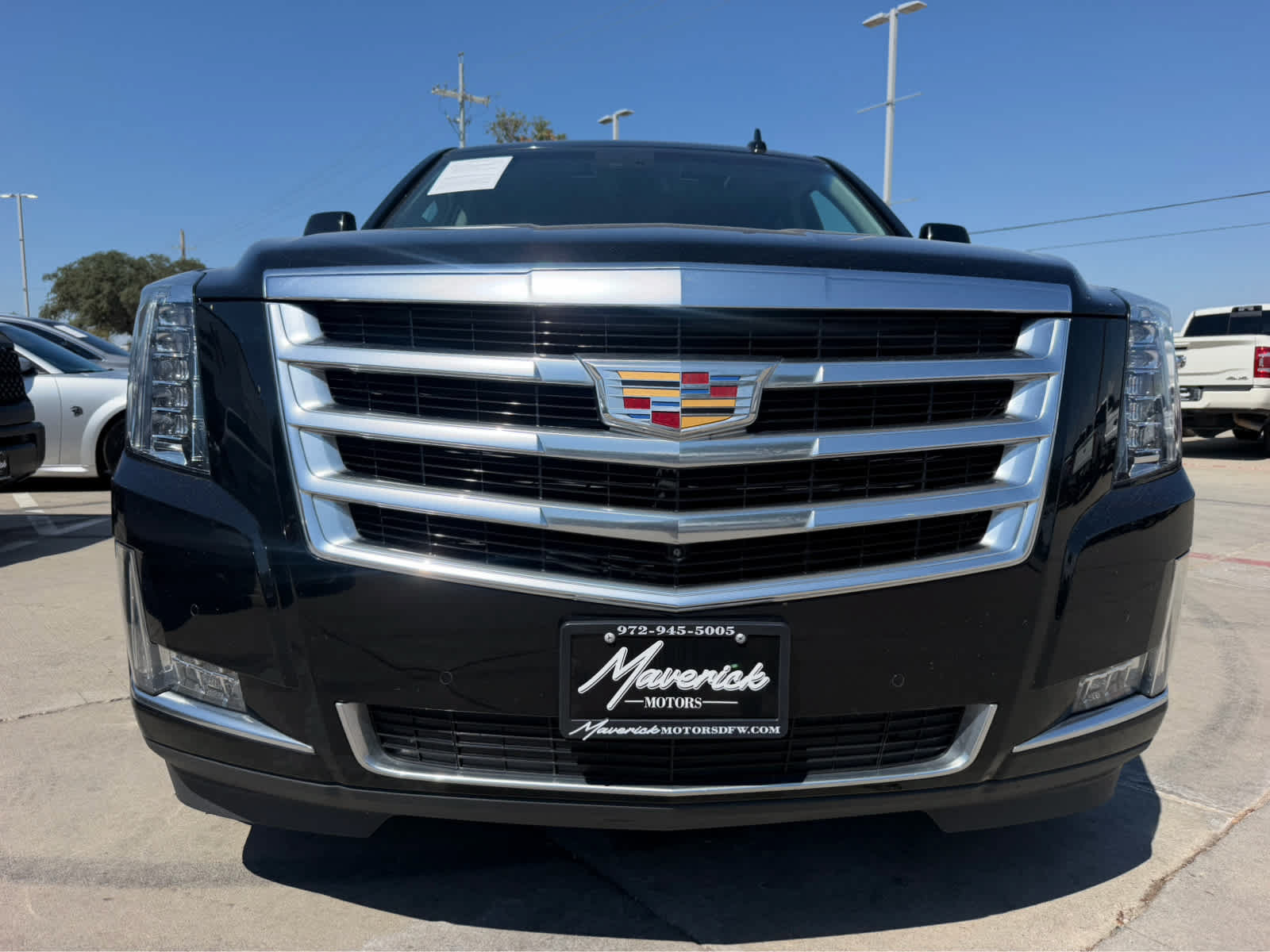 Used 2017 Cadillac Escalade ESV Luxury AWD/4WD image 6