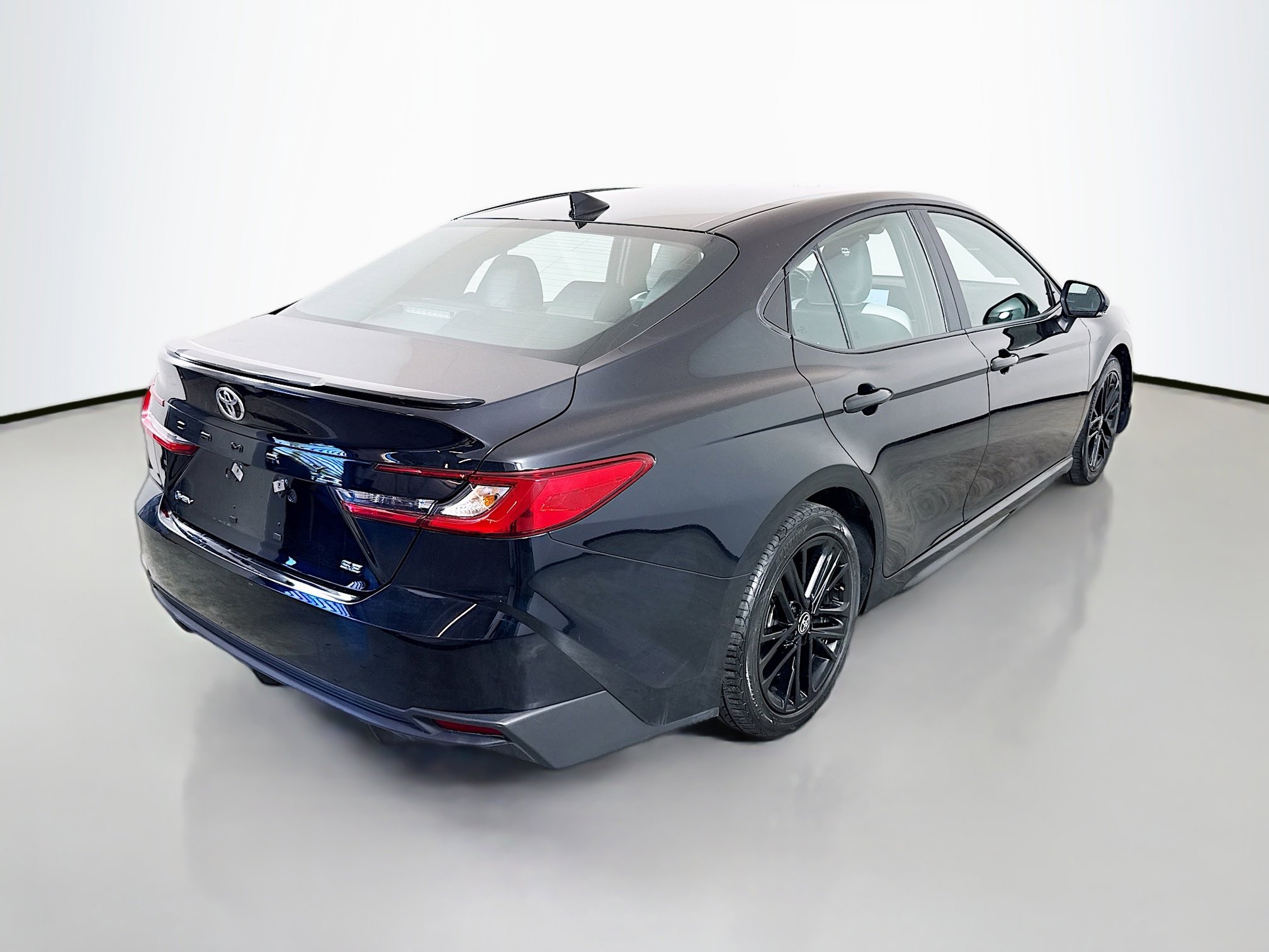 Used 2025 Toyota Camry SE FWD image 7