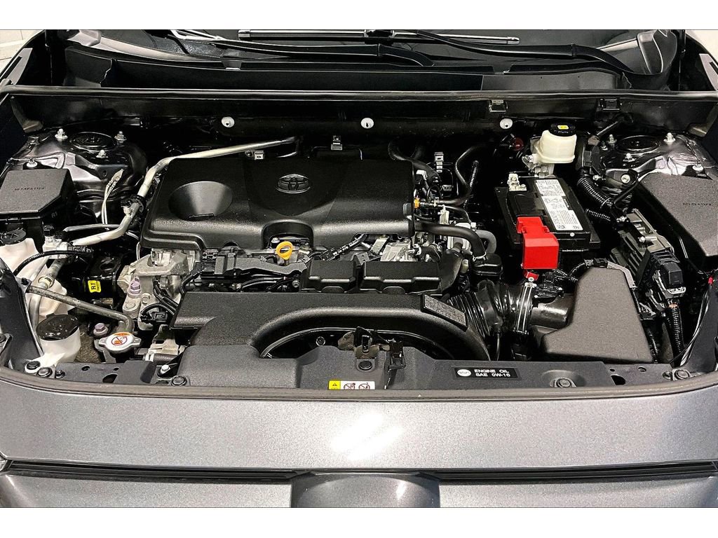 Used 2021 Toyota RAV4 LE image 12