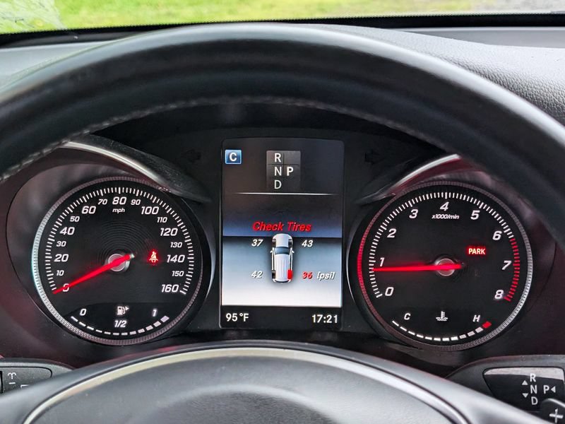 Used 2018 Mercedes-Benz GLC 300 4MATIC image 23