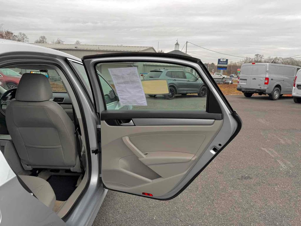 Used 2015 Volkswagen Passat 1.8T Limited Edition image 19