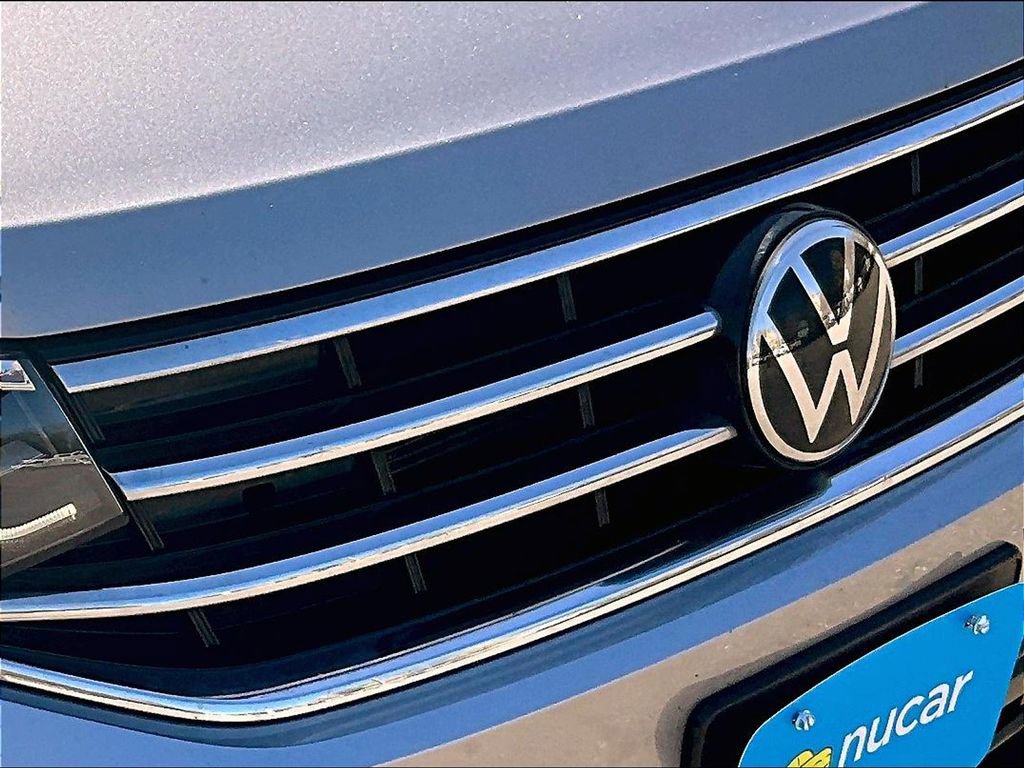 Used 2024 Volkswagen Tiguan SE AWD/4WD image 32