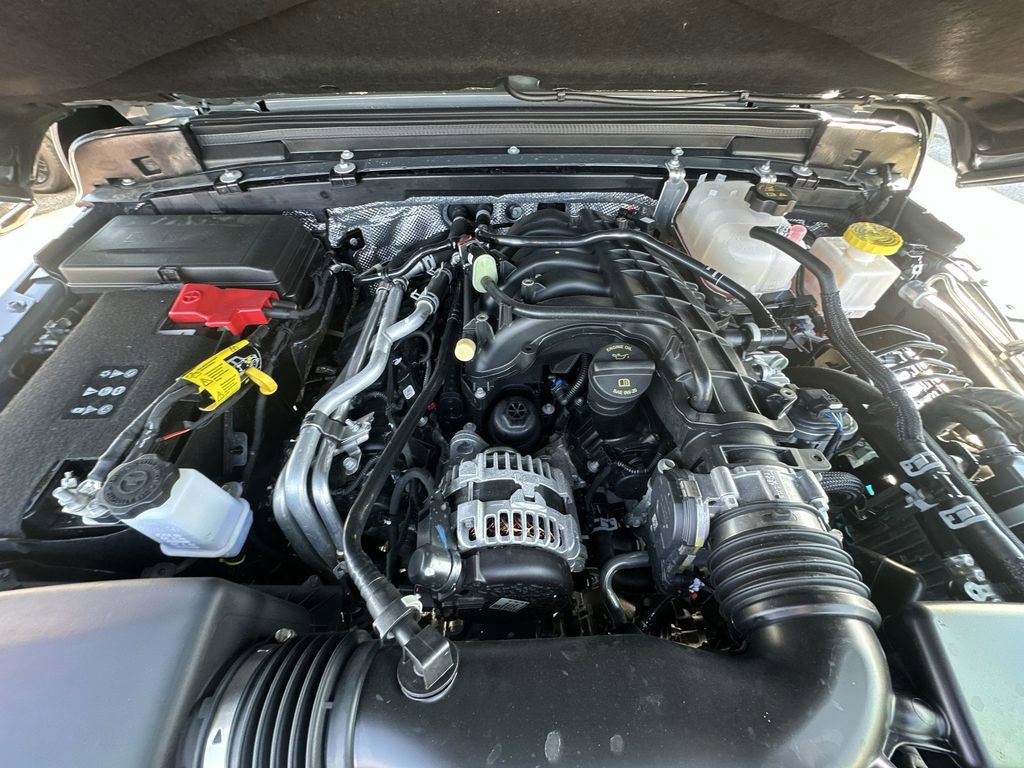 Used 2025 Jeep Gladiator Mojave w/ Convenience Group AWD/4WD image 25