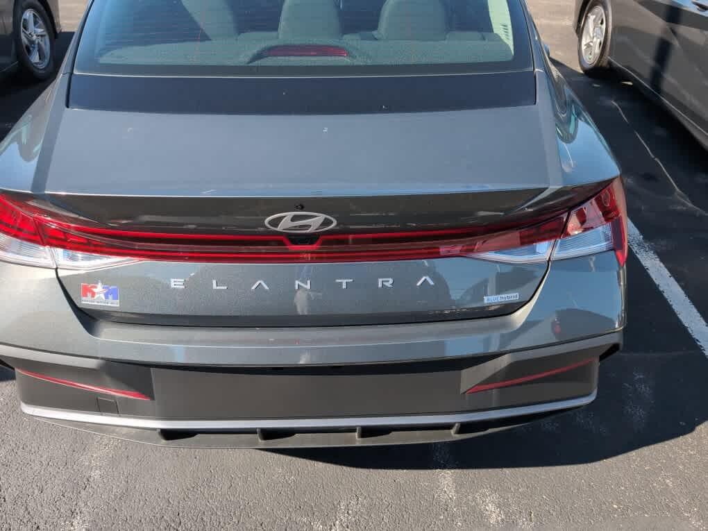 New 2026 Hyundai Elantra Hybrid FWD image 15