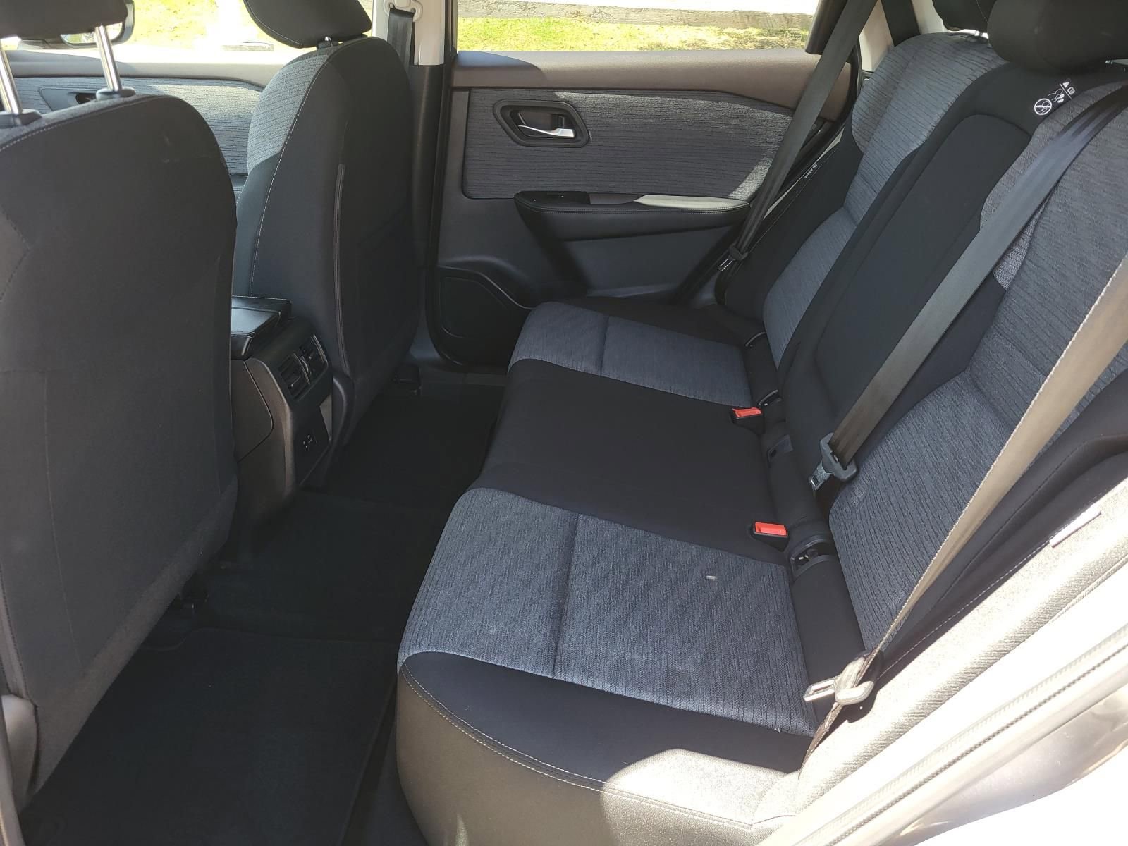 Used 2023 Nissan Rogue SV image 18