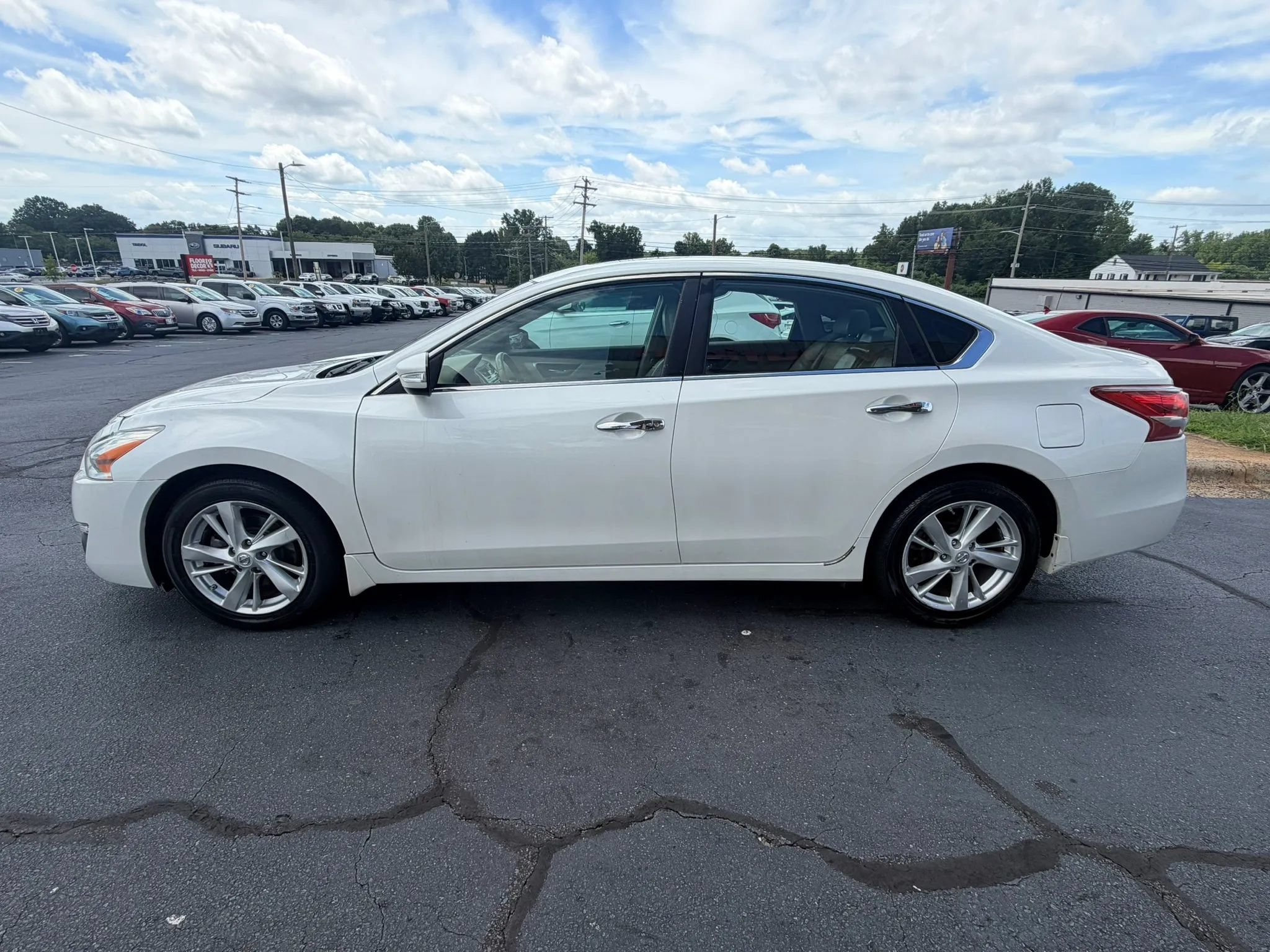 Used 2013 Nissan Altima 2.5 SL w/ Technology Pkg FWD image 4