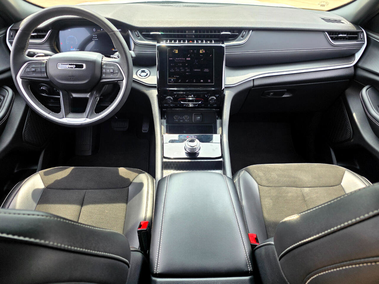 Used 2024 Jeep Grand Cherokee Altitude image 14