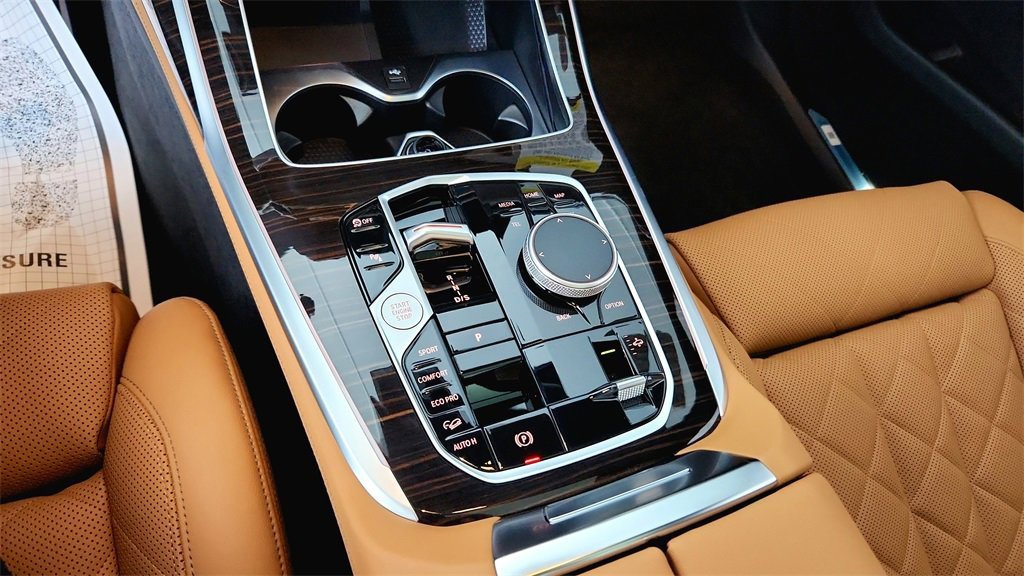 Used 2025 BMW X7 xDrive40i w/ M Sport Package image 36