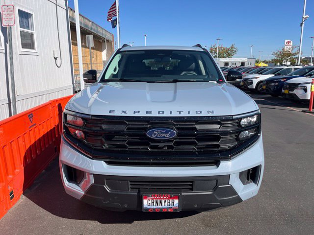 Used 2026 Ford Expedition Active AWD/4WD image 3