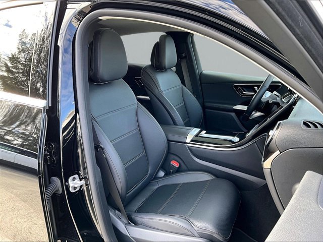 Used 2025 Mercedes-Benz GLC 300 4MATIC image 9