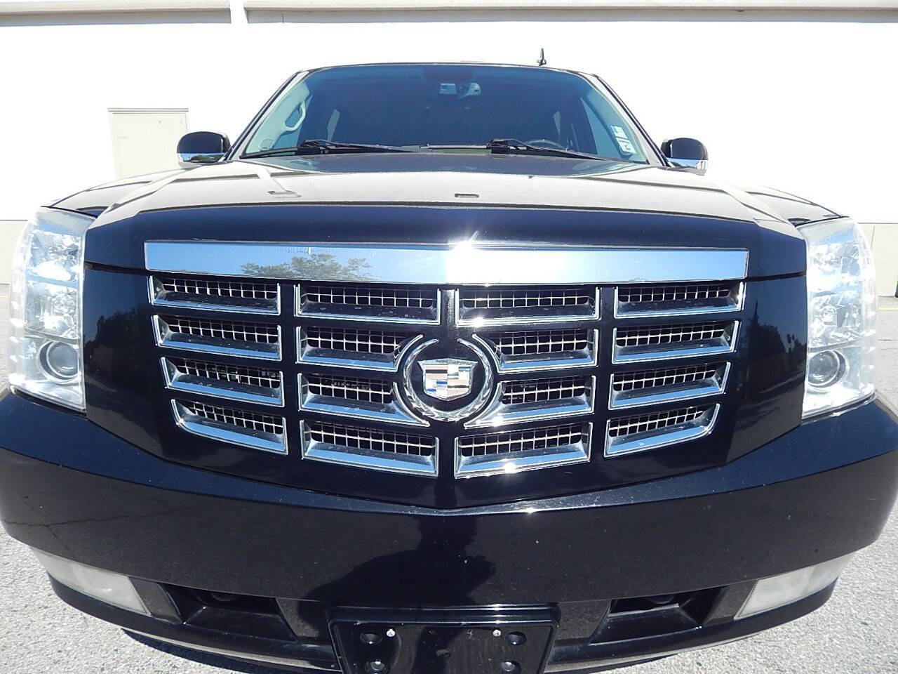 Used 2011 Cadillac Escalade ESV Premium image 11