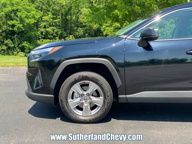 Used 2025 Toyota RAV4 LE AWD/4WD image 10