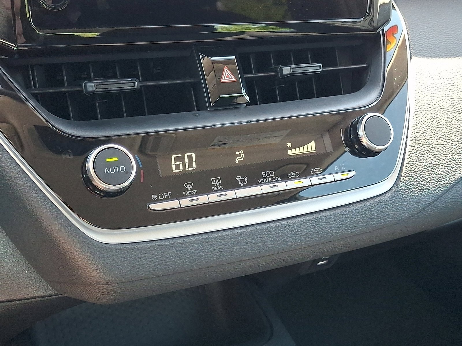 Used 2025 Toyota Corolla LE FWD image 17