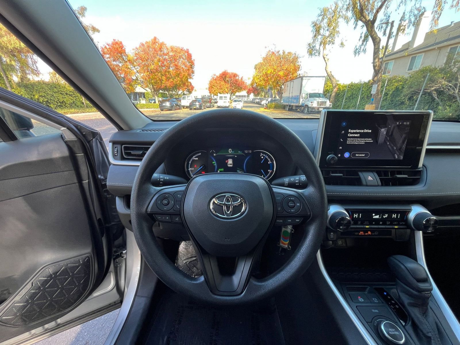 Used 2025 Toyota RAV4 LE image 33