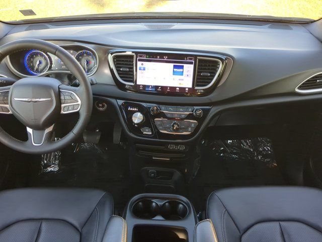 Used 2025 Chrysler Pacifica Select FWD image 14