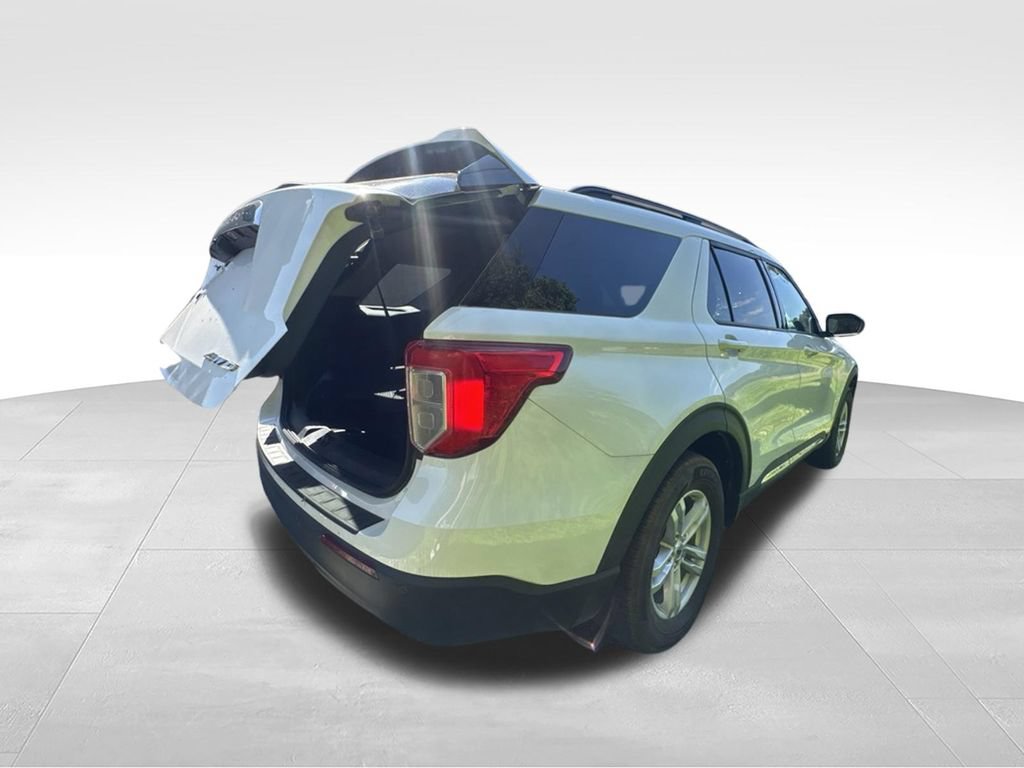 Used 2023 Ford Explorer XLT AWD/4WD image 7