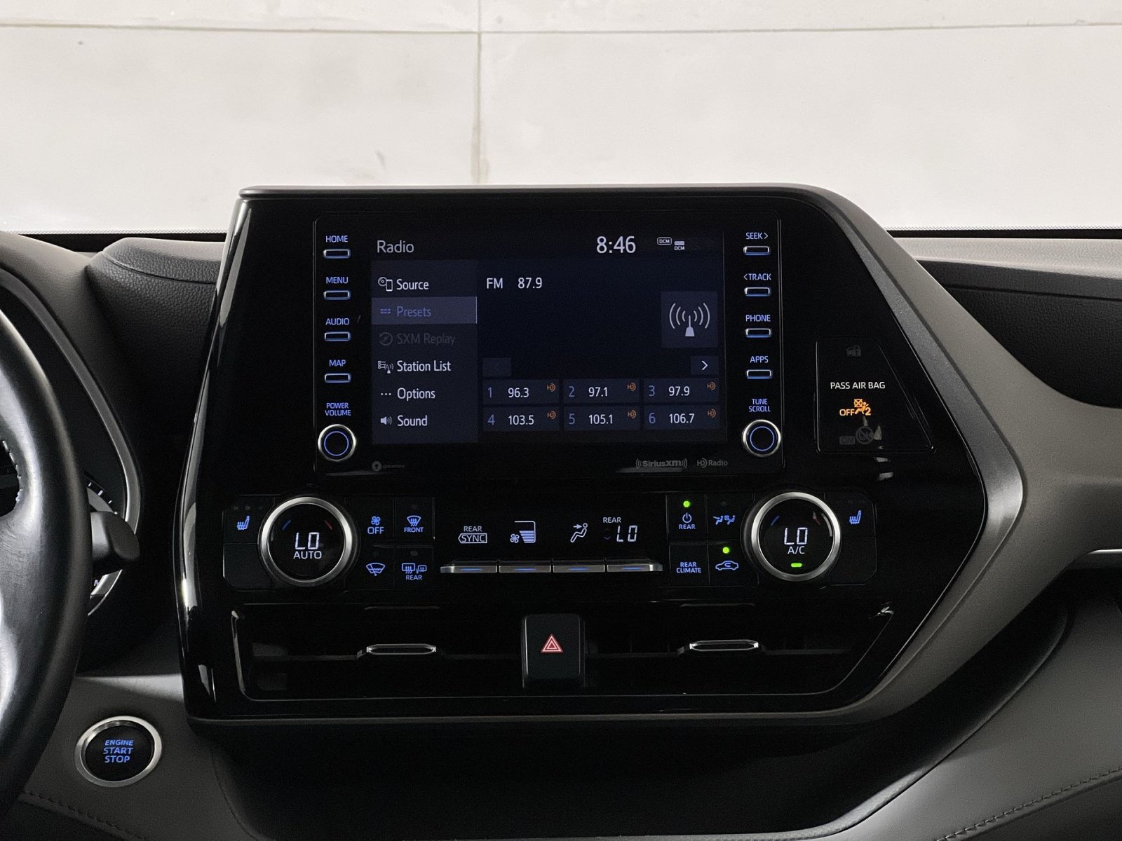 Used 2021 Toyota Highlander XLE AWD/4WD image 18