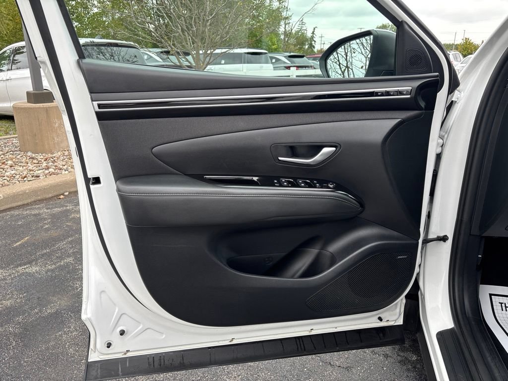 Used 2023 Hyundai Tucson Limited AWD/4WD image 16