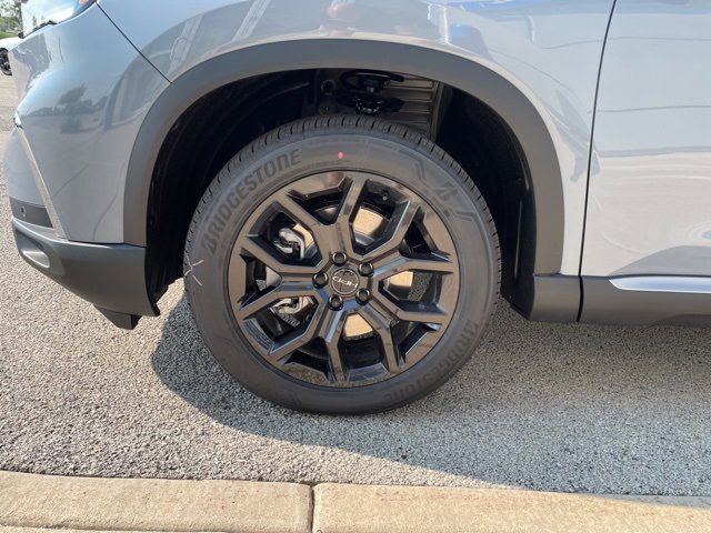 New 2025 Honda Pilot Touring image 17