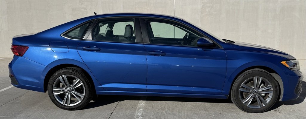 Certified 2024 Volkswagen Jetta SE image 3