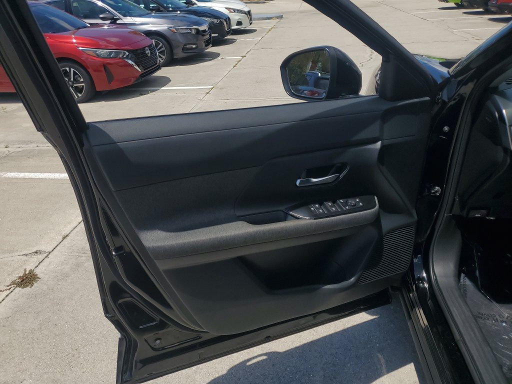 Certified 2025 Nissan Kicks SV FWD image 25
