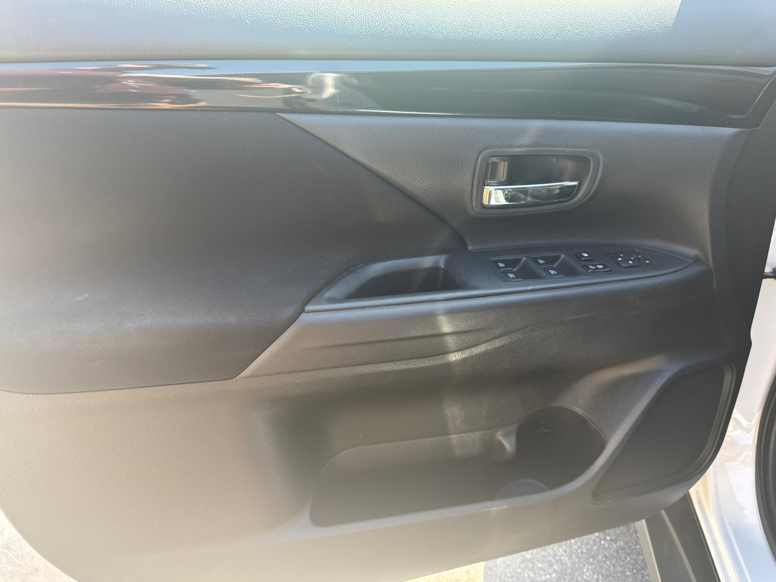 Used 2020 Mitsubishi Outlander ES image 10