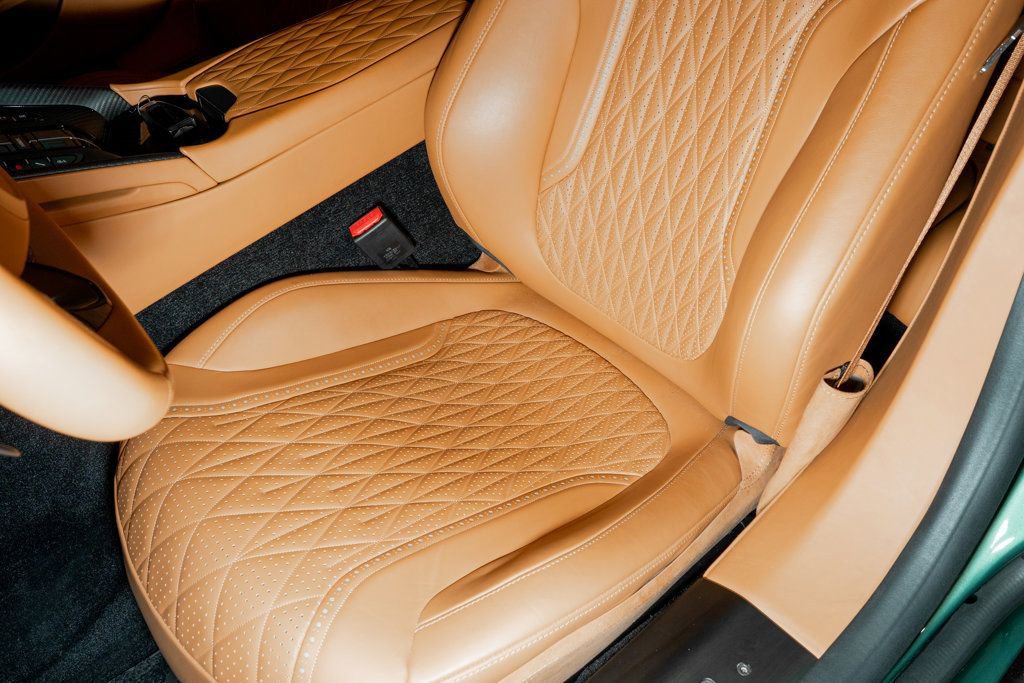 Used 2024 Aston Martin DB12 Coupe image 19