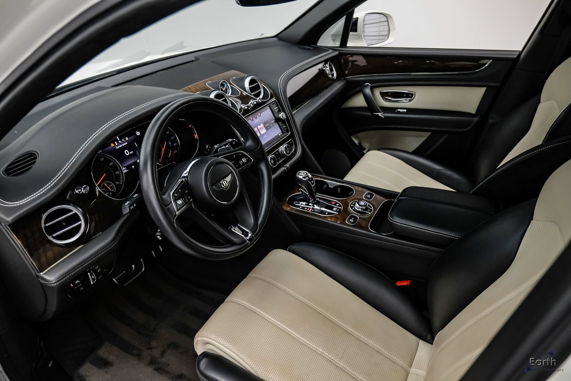 Used 2019 Bentley Bentayga image 2