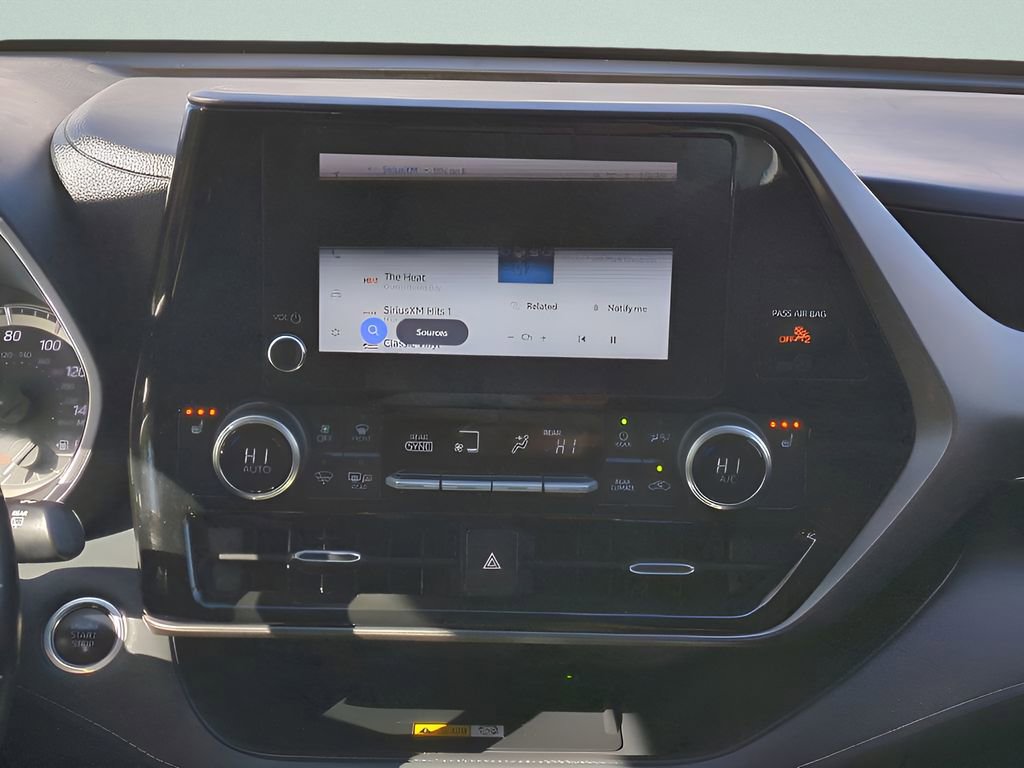 Certified 2024 Toyota Highlander XLE image 17