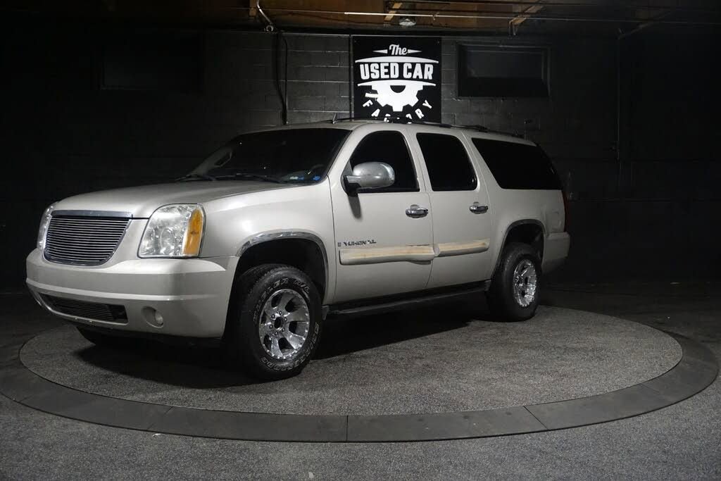 Used 2007 GMC Yukon XL SLE image 1