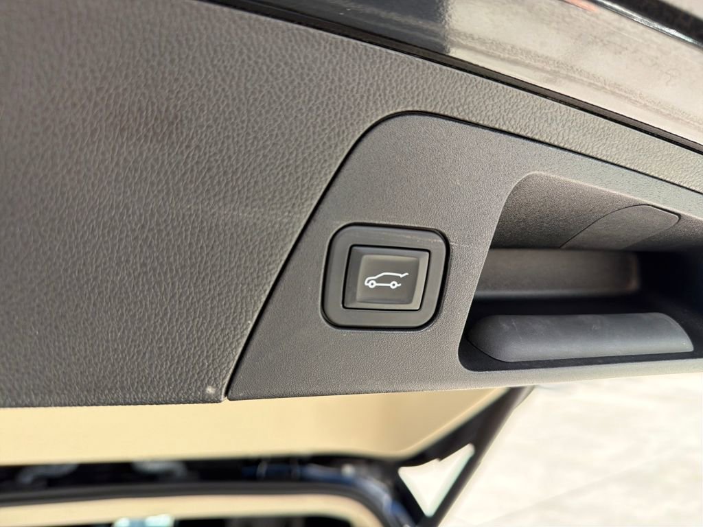 Used 2017 Buick Envision Essence FWD image 31