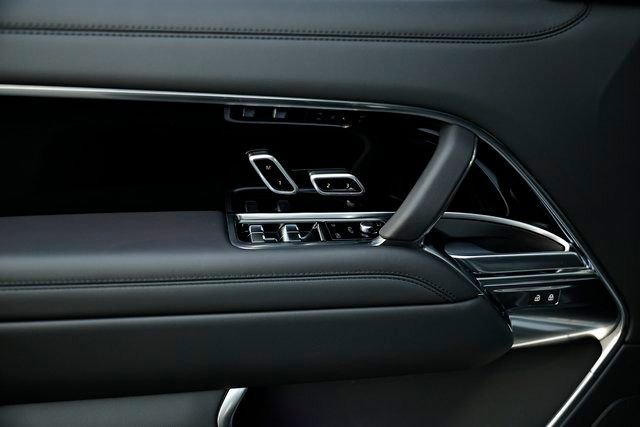 New 2026 Land Rover Range Rover SE image 18