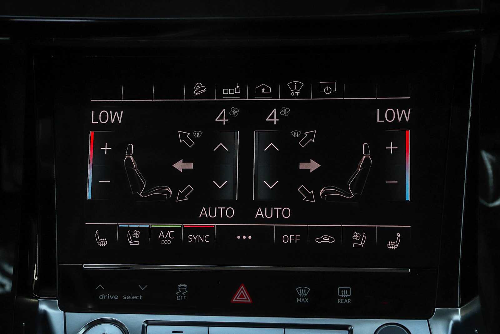 Used 2019 Audi e-tron Prestige w/ Prestige Package AWD/4WD image 21