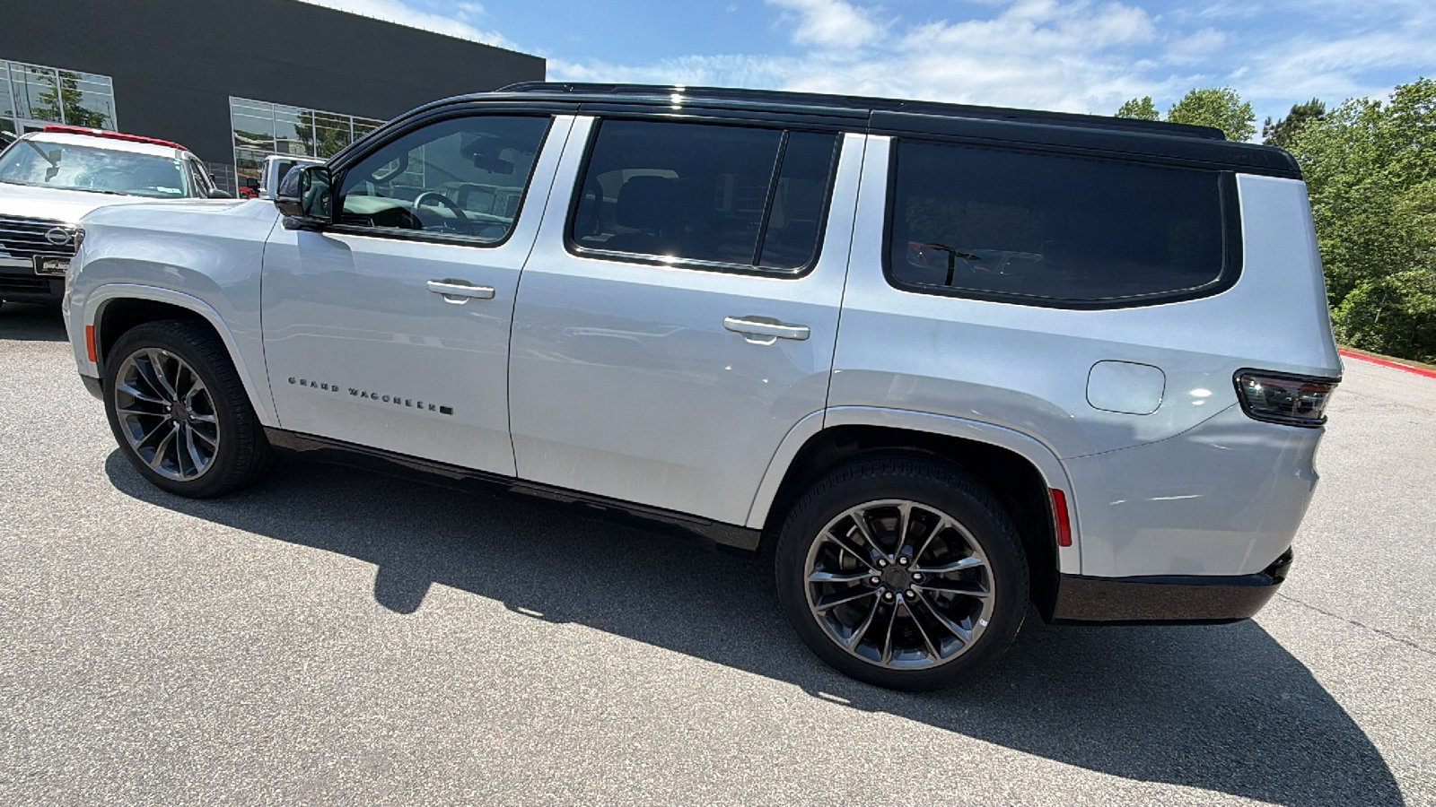 Used 2025 Jeep Grand Wagoneer Series II Obsidian w/ Quick Order Packagew 28T AWD/4WD image 10