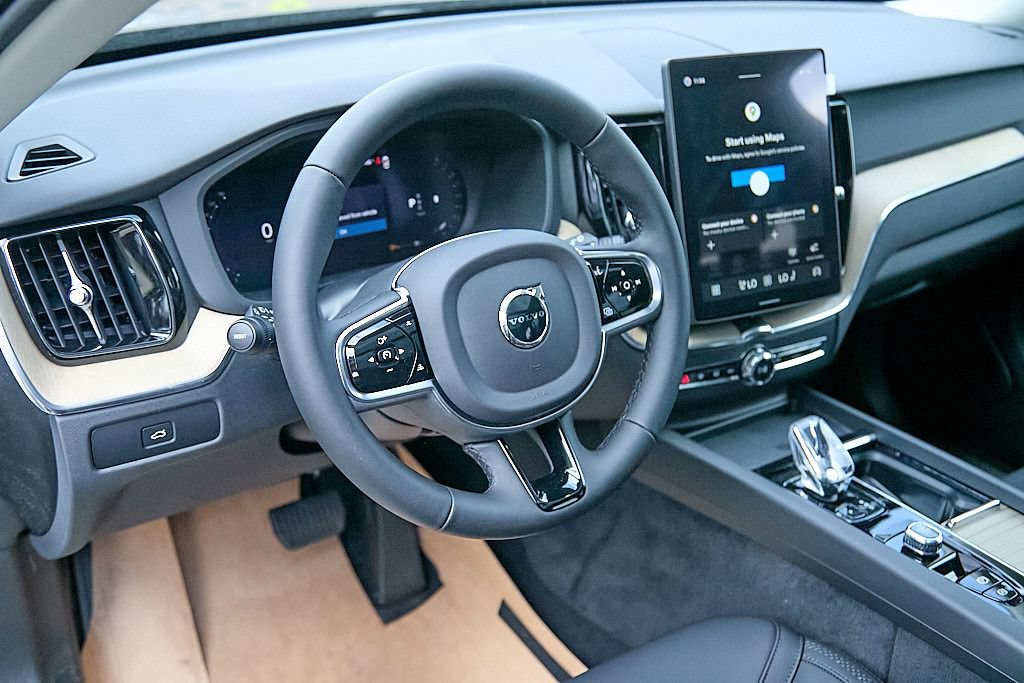 New 2026 Volvo XC60 B5 Plus w/ Climate Package AWD/4WD image 13