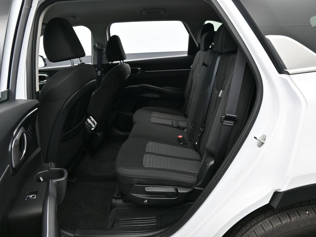 Used 2025 Kia Sorento LX image 29
