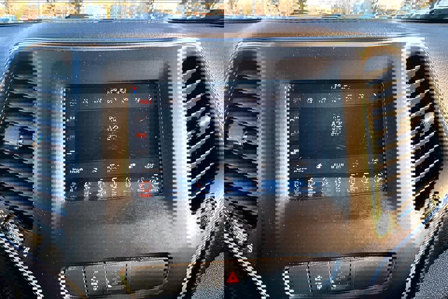 Used 2019 Jeep Cherokee Latitude Plus w/ Cold Weather Group image 33