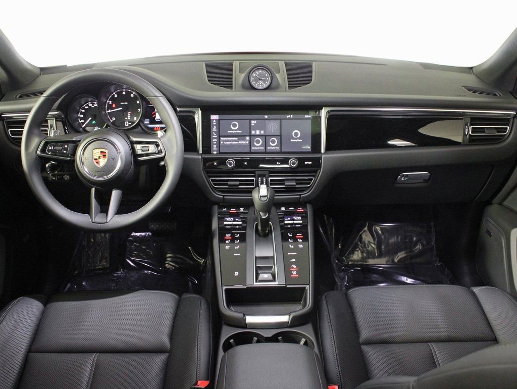 Certified 2025 Porsche Macan image 19