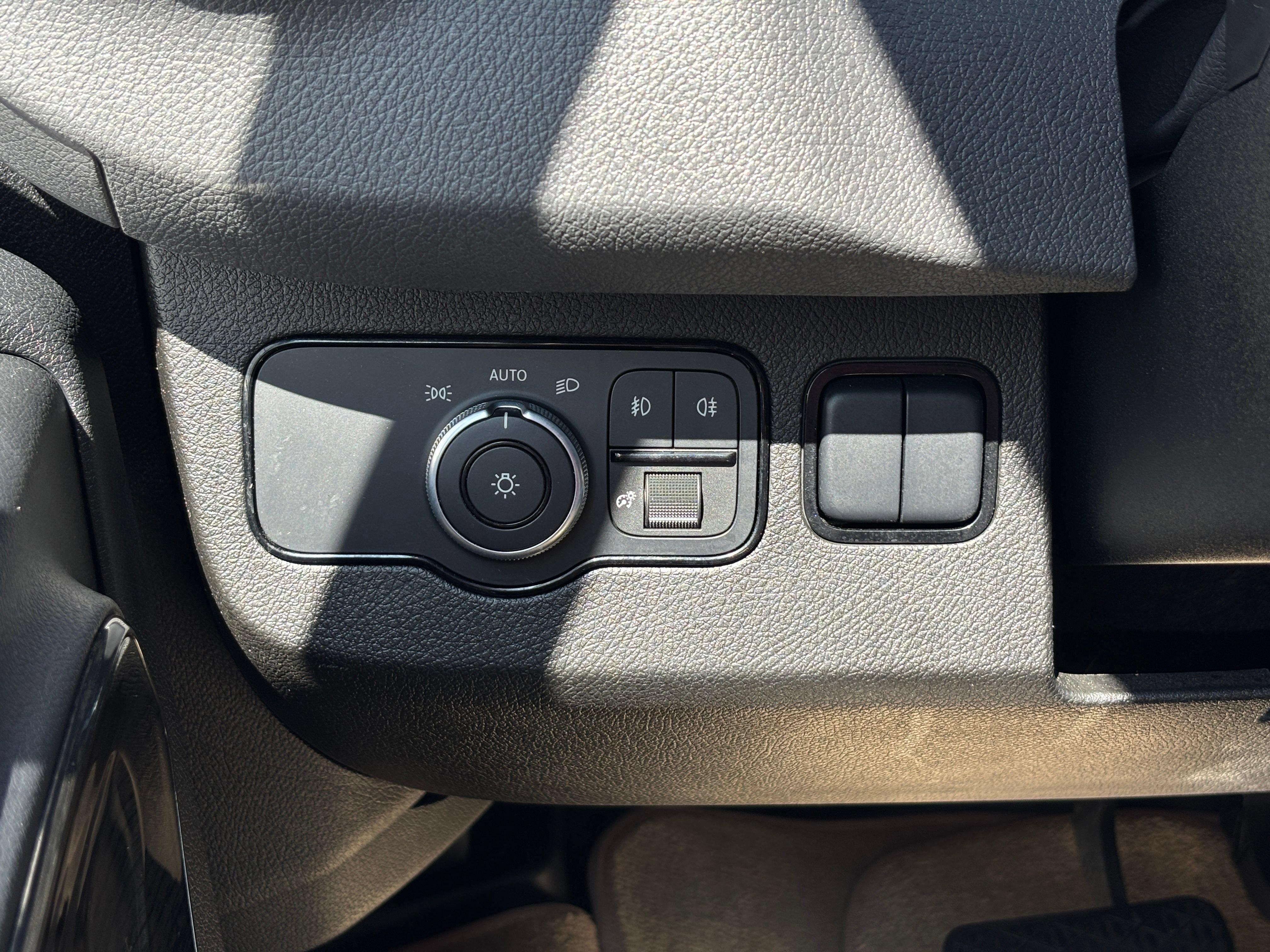 Used 2020 Mercedes-Benz Sprinter 2500 w/ Windows All Around Package image 32