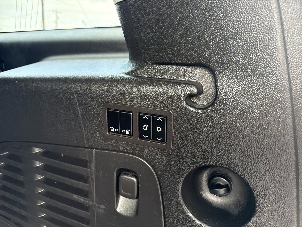 Used 2017 GMC Yukon XL SLT image 9