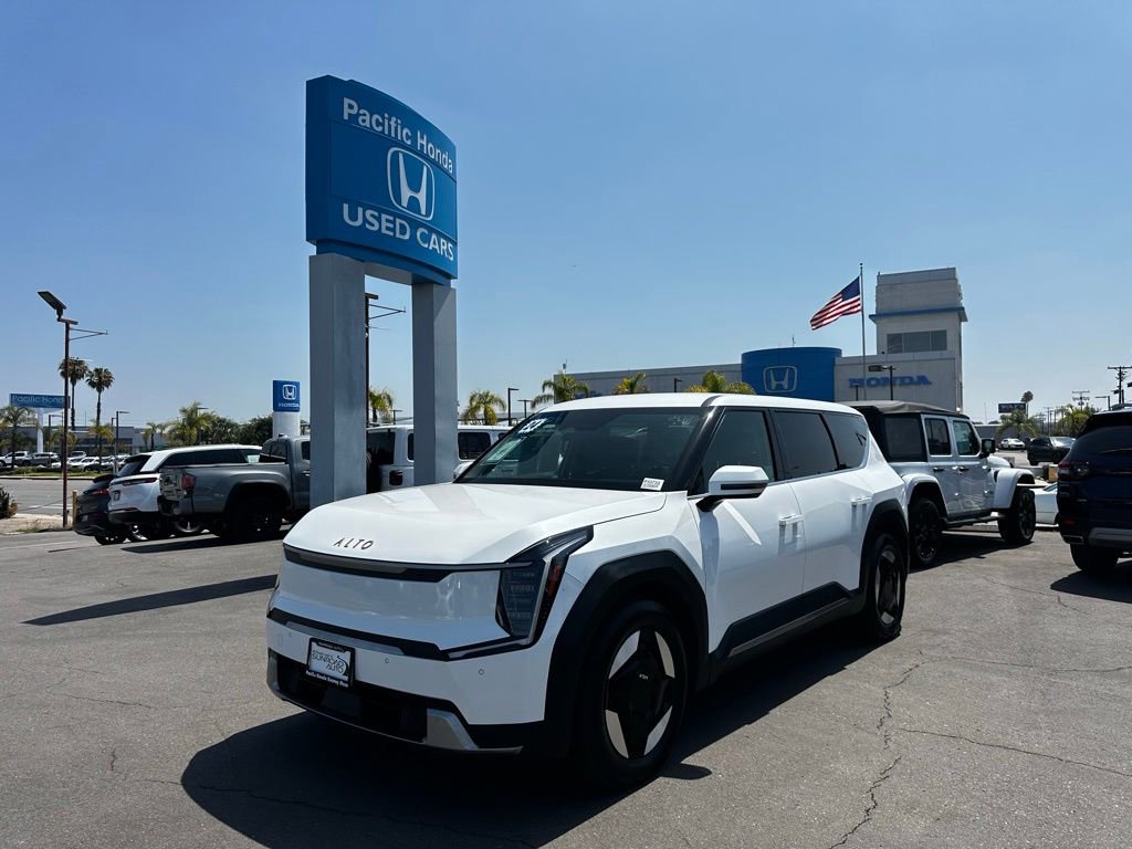 Used 2024 Kia EV9 Light Long Range RWD image 2